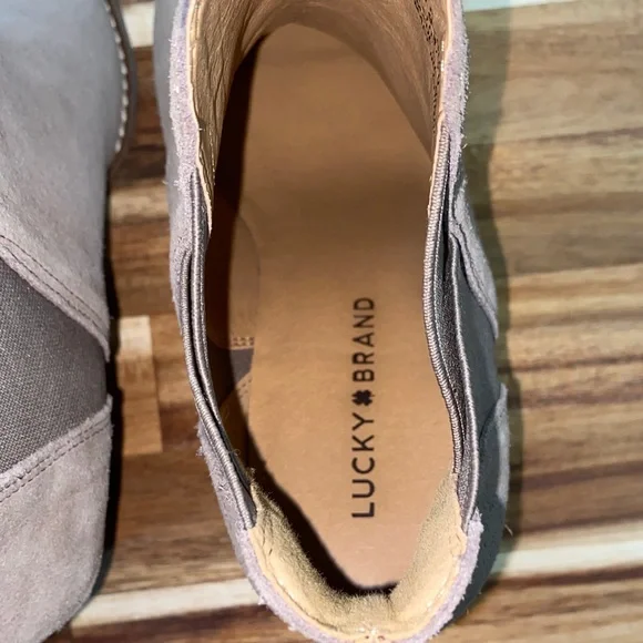 🍀Lucky Brand Youse Taupe Suede Chelsea Wedge Ankle Booties- Women’s 9M - Picture 7 of 9